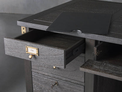 Telegraph Executive Desk