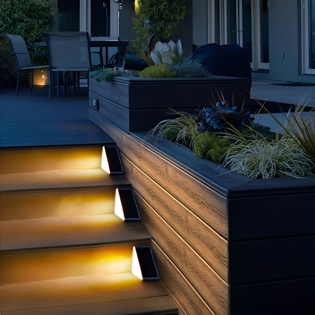 Triangle Automatic Charging Wire-Free Waterproof LED Solar Modern Step-Mounted Lights