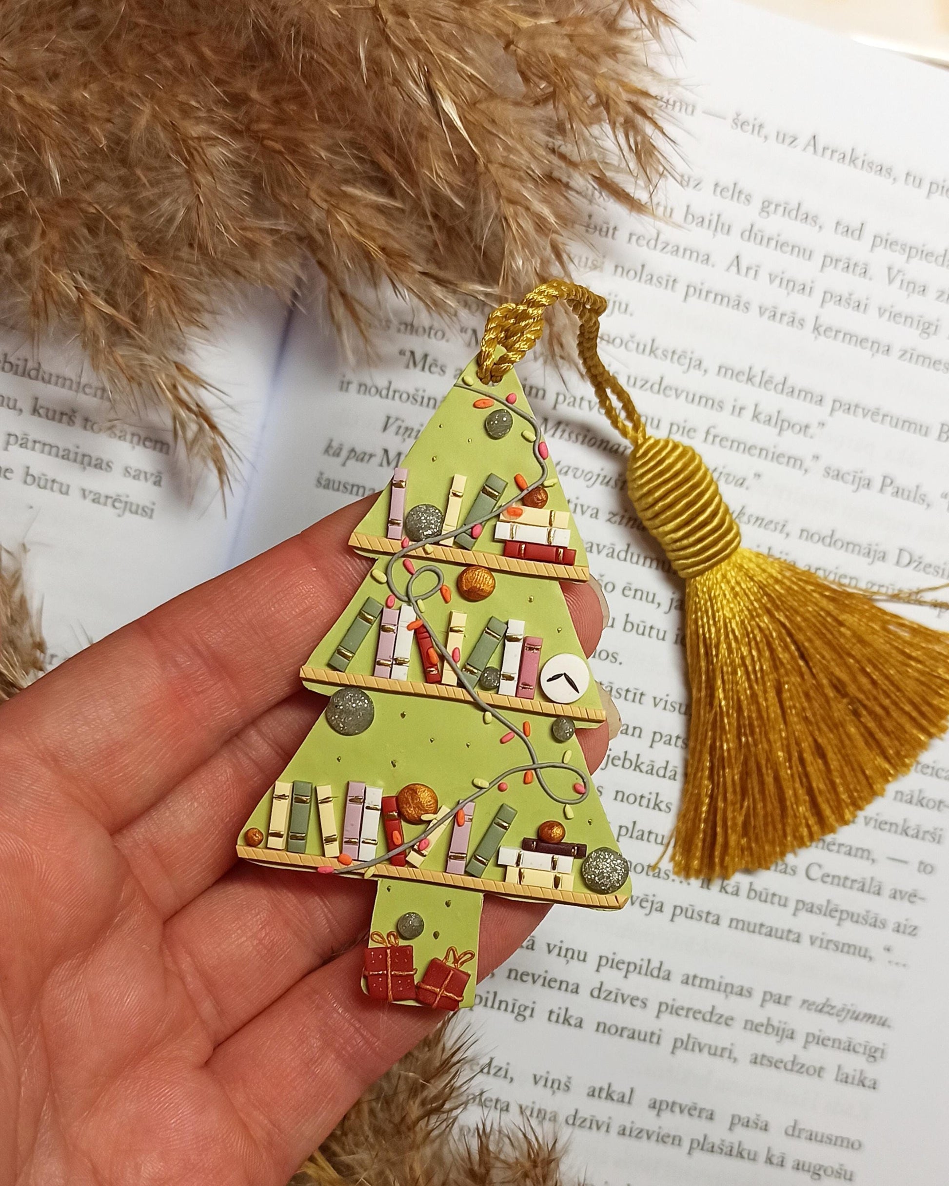 Handmade Christmas Tree Tassel Bookmark | Green Polymer Clay Winter Reading Accessory | Unique Gift for Bookworms
