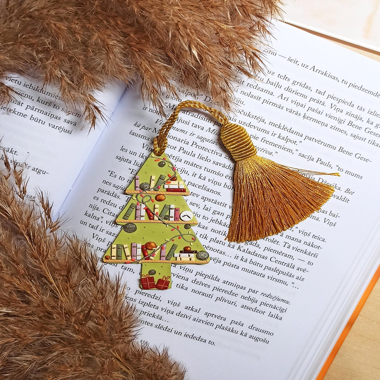 Handmade Christmas Tree Tassel Bookmark | Green Polymer Clay Winter Reading Accessory | Unique Gift for Bookworms
