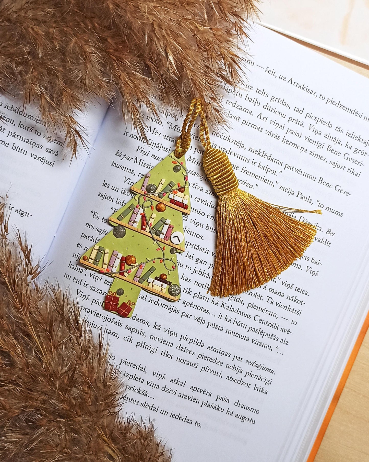 Handmade Christmas Tree Tassel Bookmark | Green Polymer Clay Winter Reading Accessory | Unique Gift for Bookworms