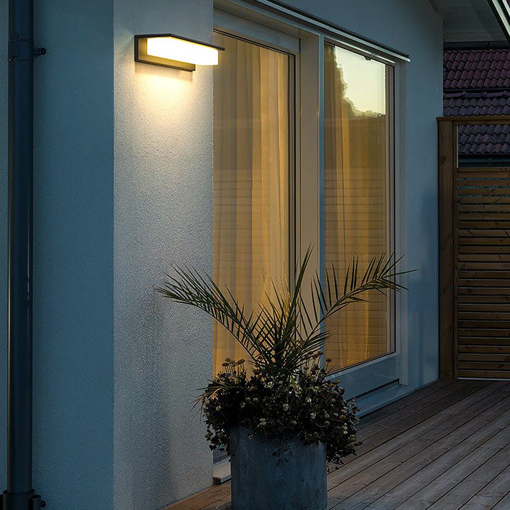 Contemporary Stainless Steel Linear LED Strip Outdoor Wall Light ??Modern, Weatherproof for Garden Villa