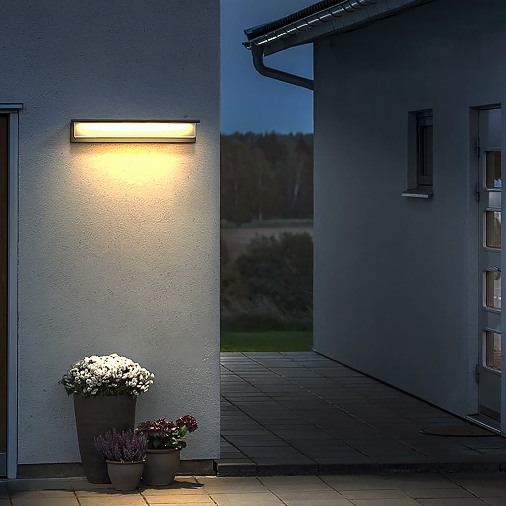 Contemporary Stainless Steel Linear LED Strip Outdoor Wall Light ??Modern, Weatherproof for Garden Villa