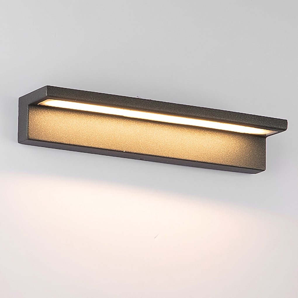 Contemporary Stainless Steel Linear LED Strip Outdoor Wall Light ??Modern, Weatherproof for Garden Villa